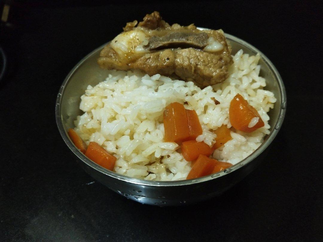 喷香排骨焖饭（爆好吃）