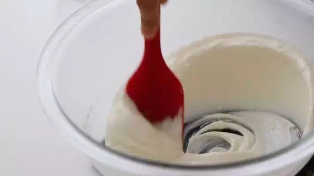 酸奶舒芙蕾蛋糕的做法 步骤3