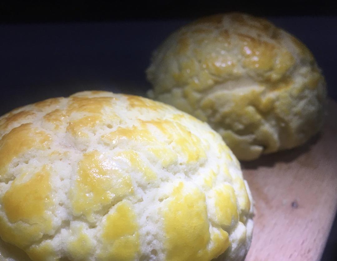 好吃到炸裂的港式菠萝包（附带制作酥皮的小视频）