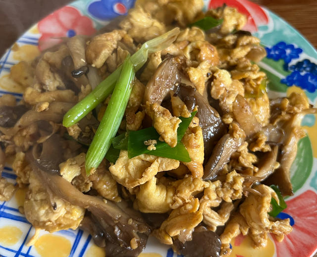 蘑菇炒鸡蛋的做法