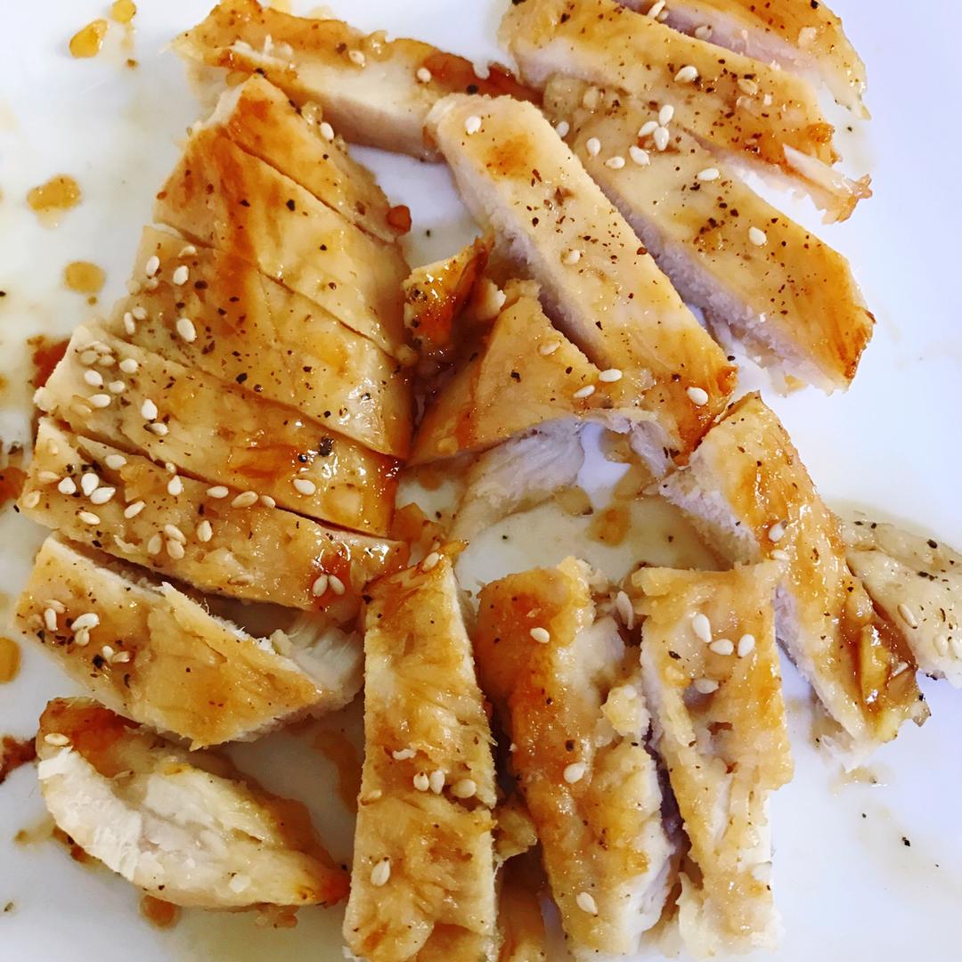 ruuuuuby做的酷炫屌炸天好吃的煎鸡胸肉(香蒜蜂蜜煎鸡胸肉)