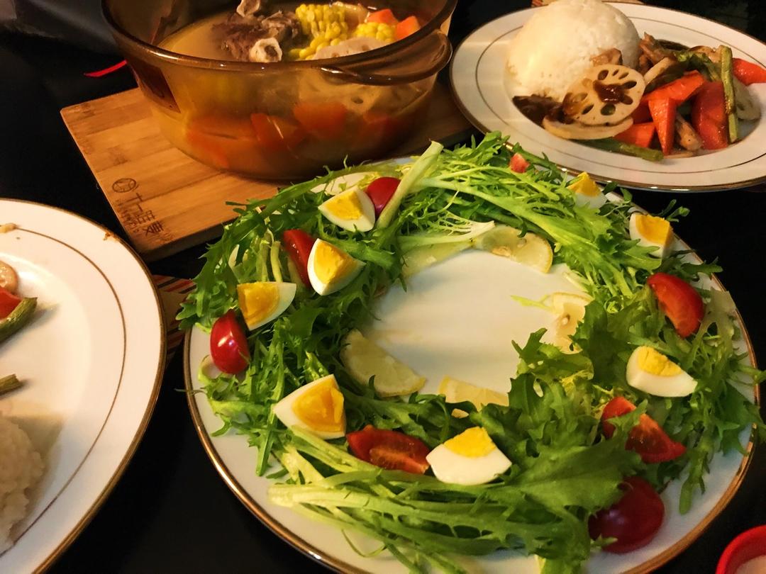 圣诞蔬菜花环沙拉