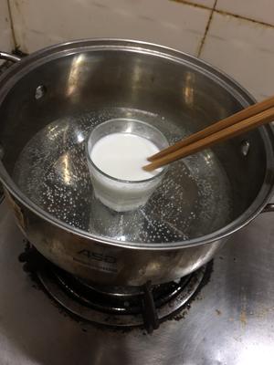 用QQ糖就能做果味牛奶布丁的做法 步骤2
