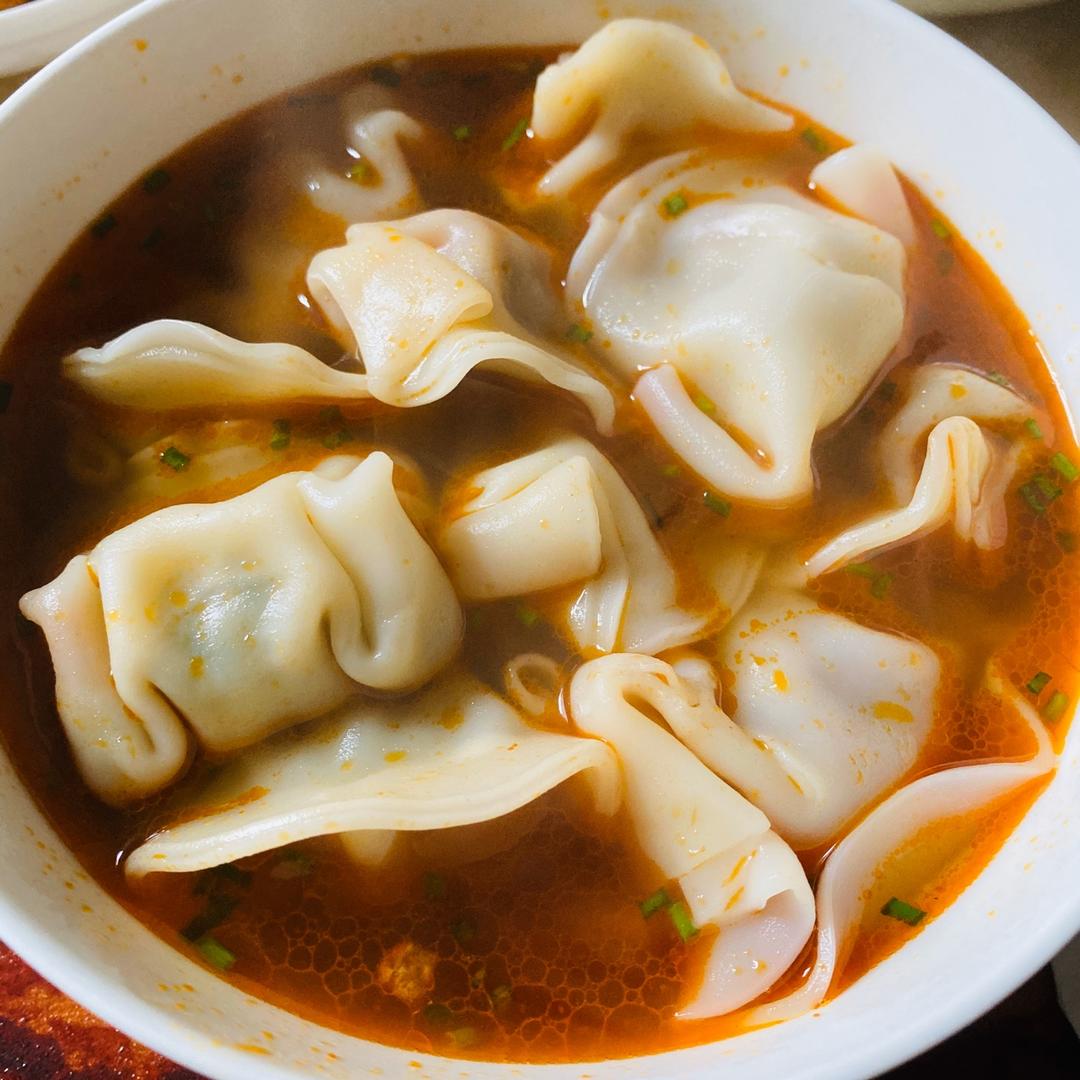 省时又便捷，没人能抗拒这碗酸汤水饺！🥟