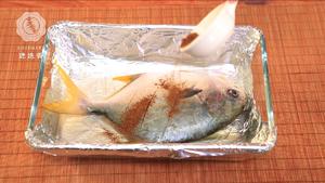 孜然烤鲳鱼的做法 步骤4