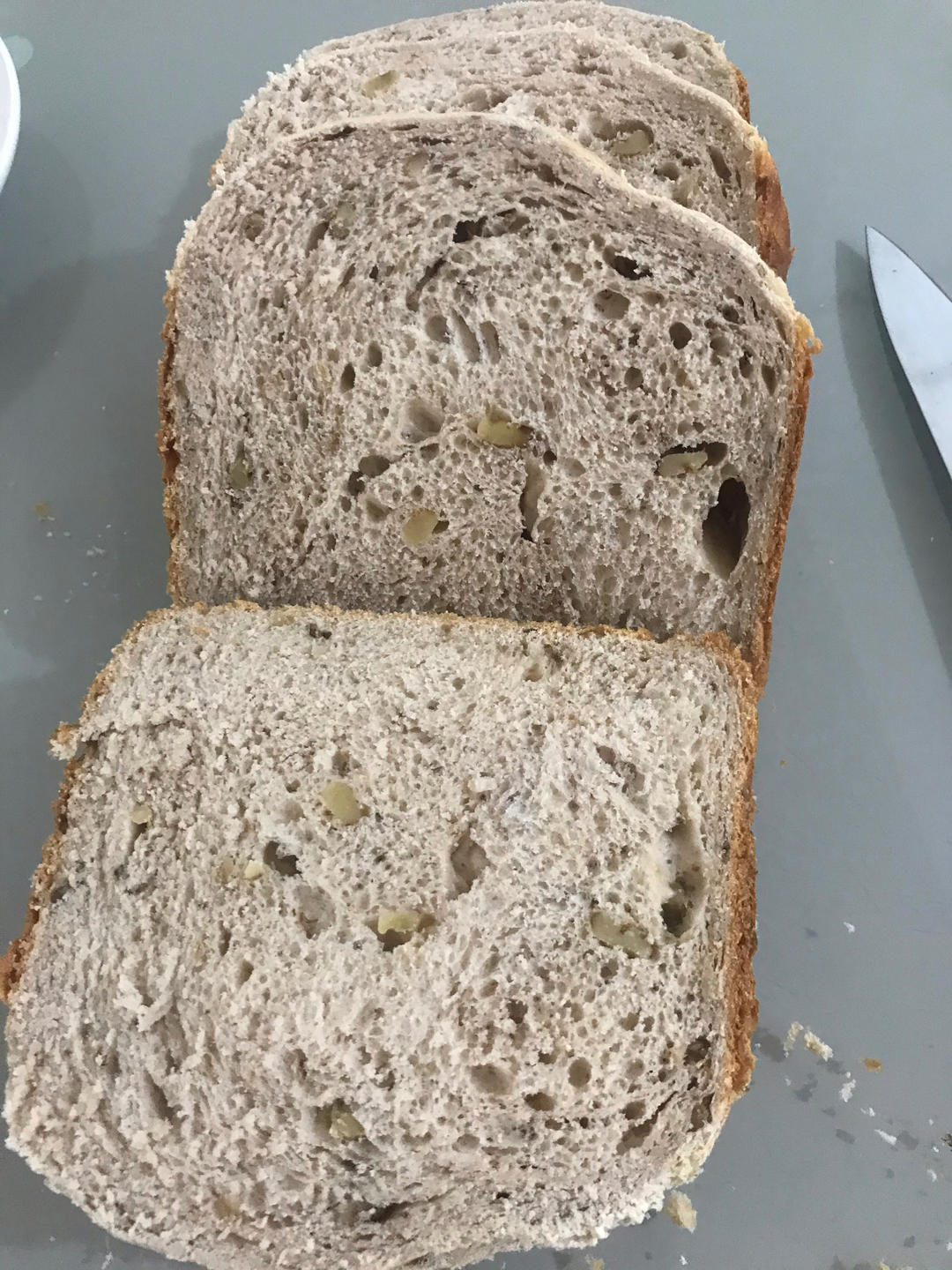 高纤低脂的全麦核桃吐司