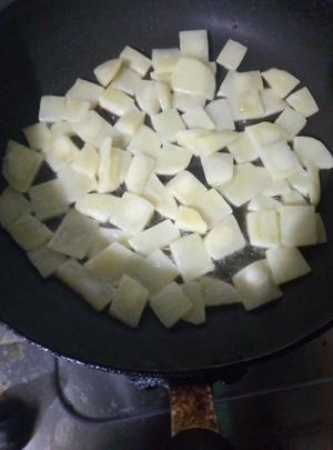 干煎土豆培根的做法 步骤3