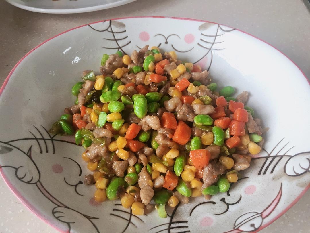 胡萝卜玉米毛豆香肠瘦肉丁