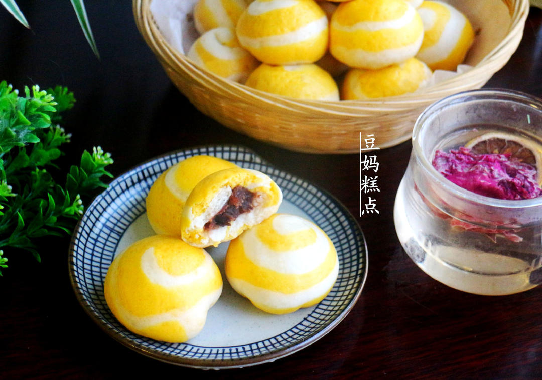 好漂亮花纹的豆沙包,整个餐桌都亮了,赶快学起来的做法