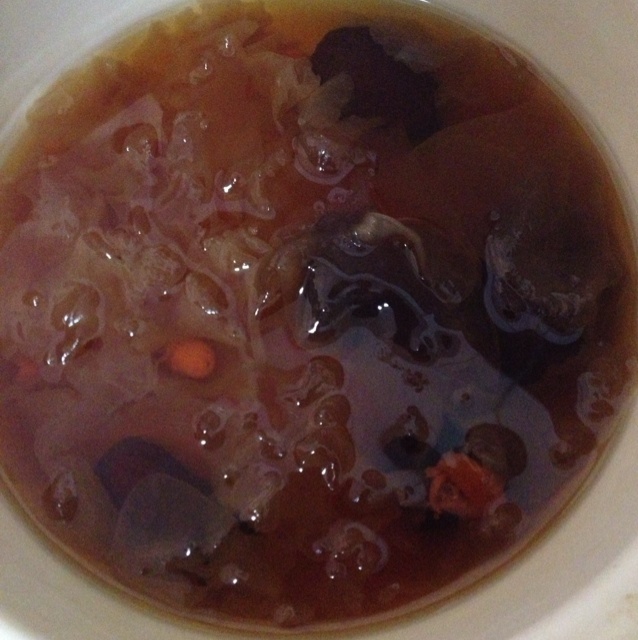 红枣莲子银耳汤