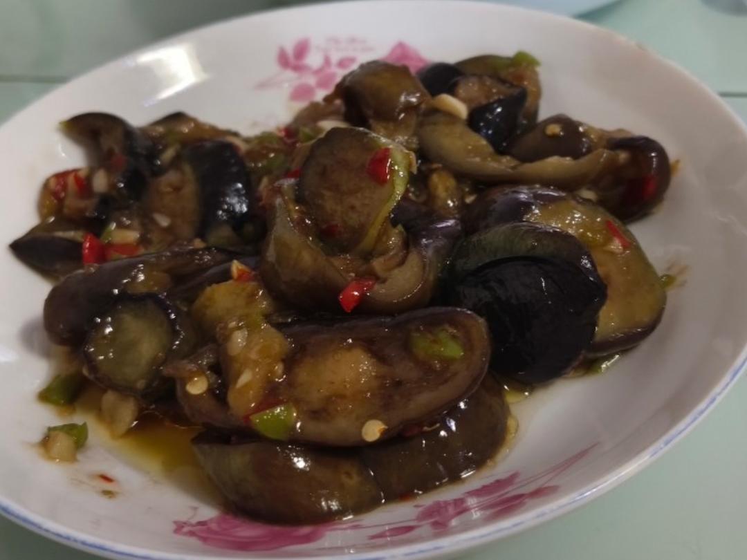 红烧茄子（佐西红柿尖椒）