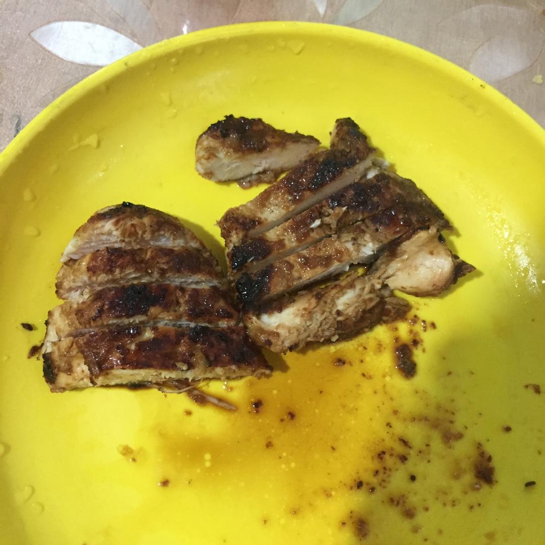 酷炫屌炸天好吃的煎鸡胸肉（香蒜蜂蜜煎鸡胸肉）