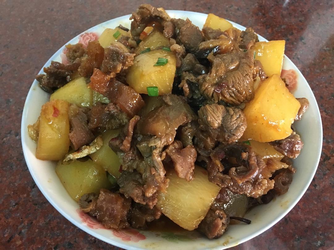 萝卜焖牛筋腩