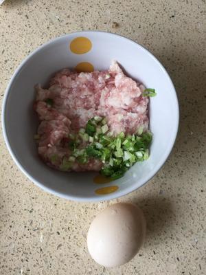 青菜蘑菇肉圆汤的做法 步骤1