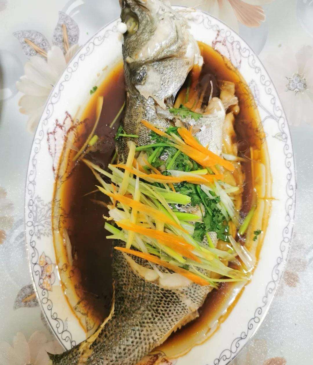 清蒸鲈鱼的做法