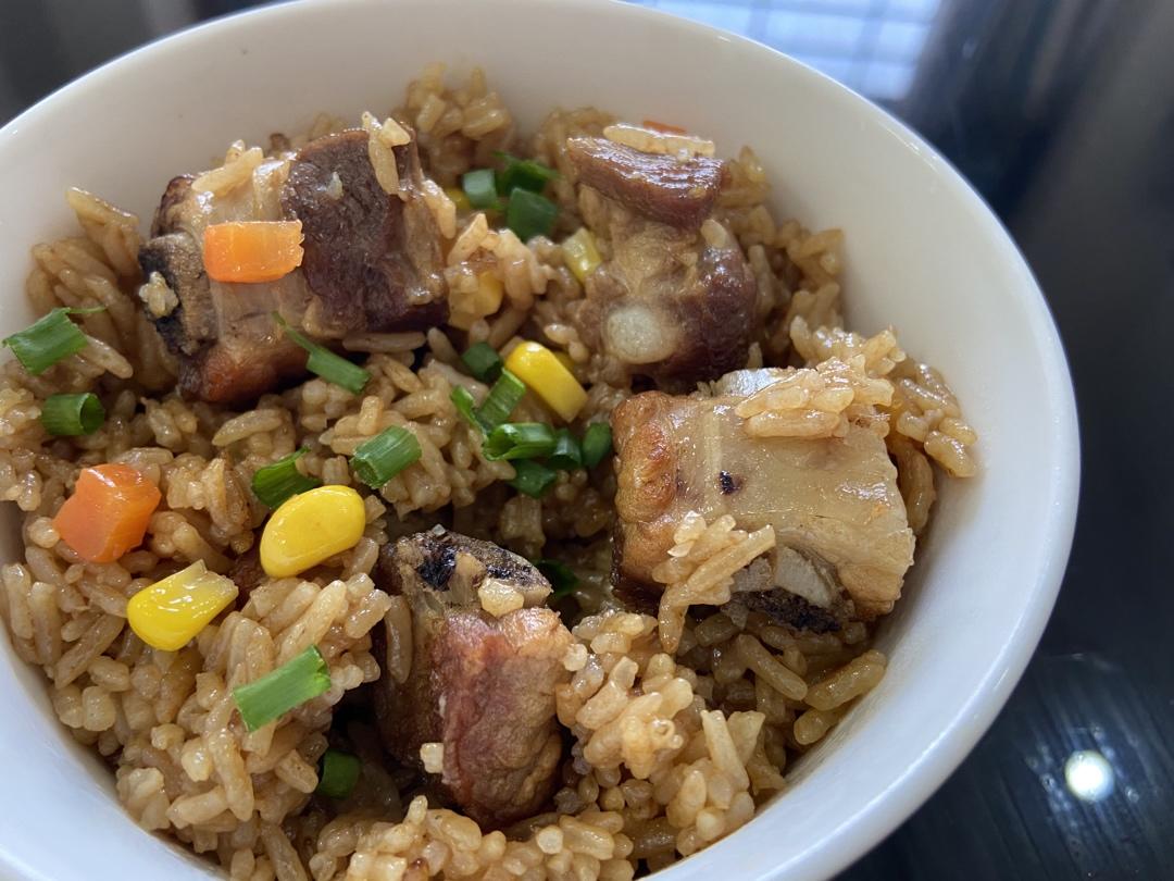 【排骨焖饭】
