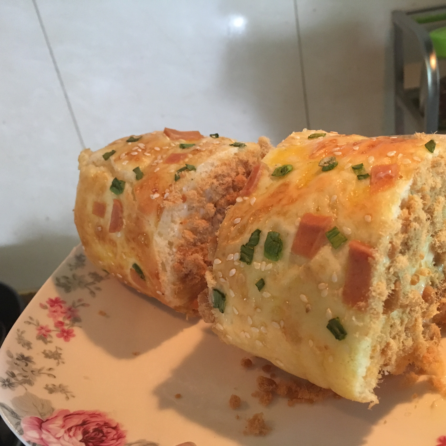 香葱肉松面包卷