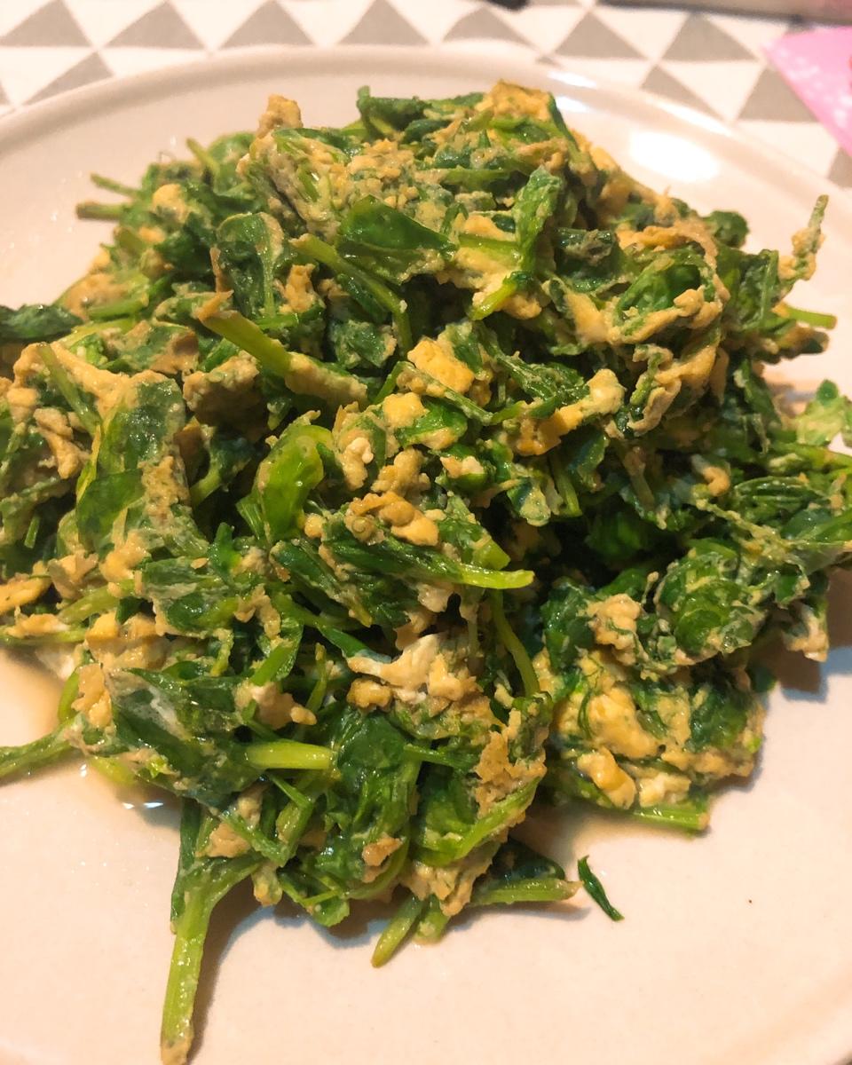 豌豆尖摊鸡蛋