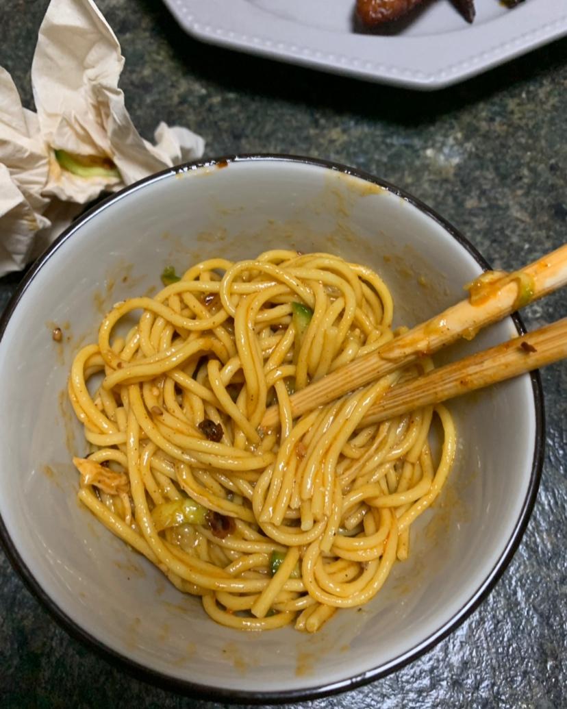 【椒麻鸡丝凉面】