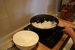 香米扬州炒饭的做法 步骤4