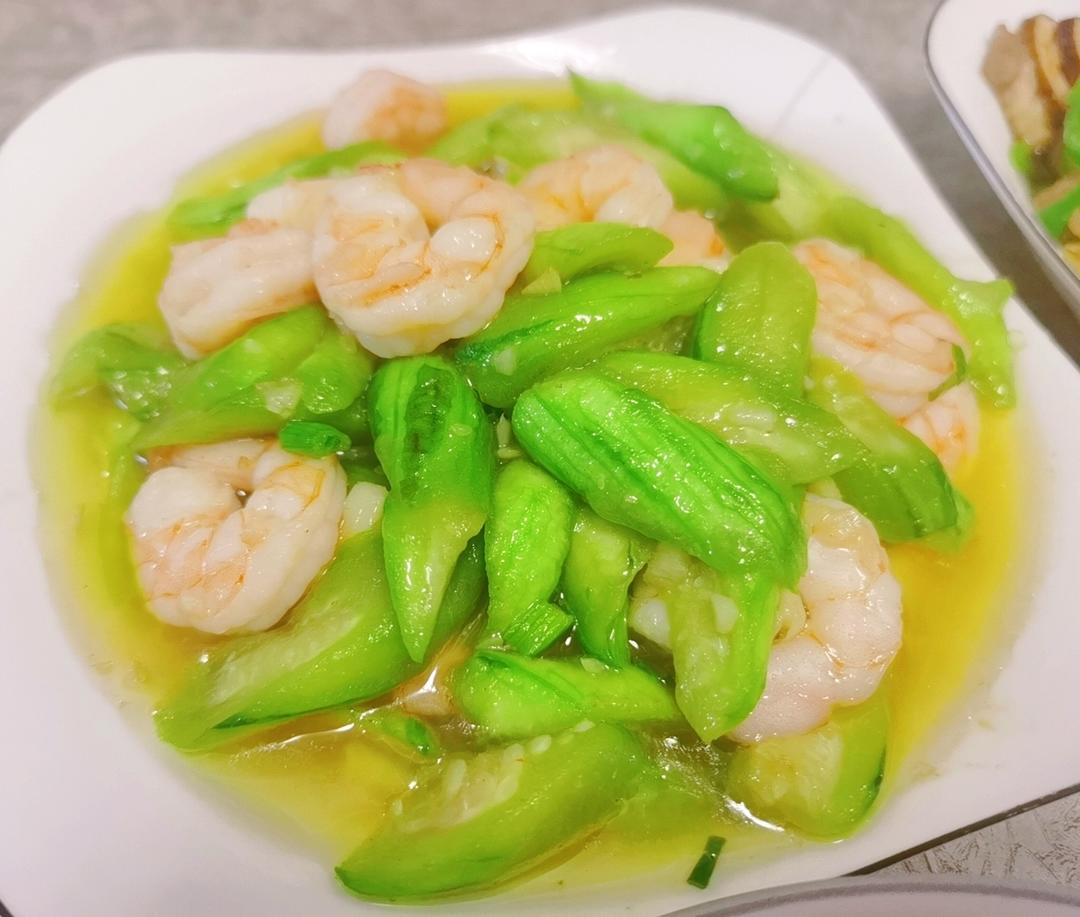 晶莹剔透的丝瓜炒虾仁