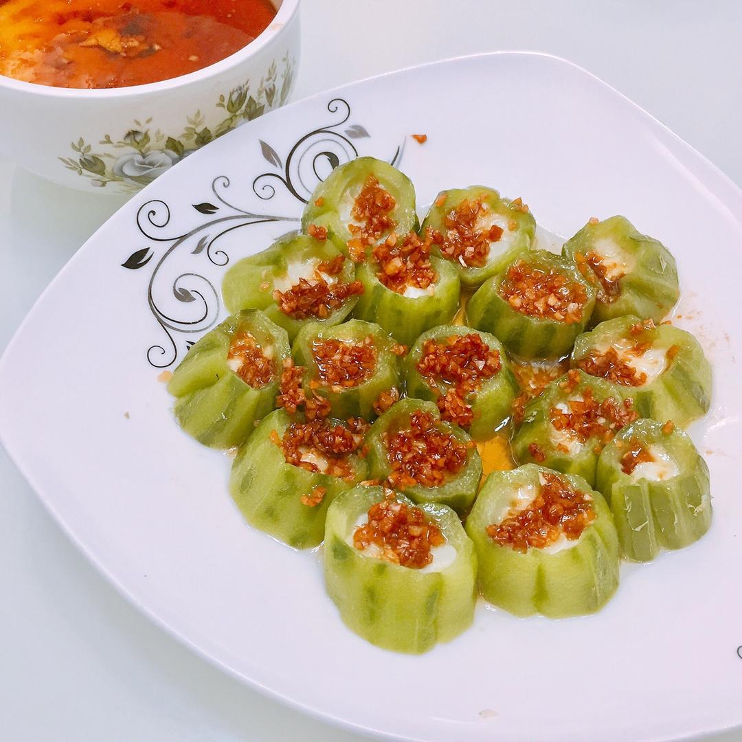 只需要五分钟就可以的美味蒜蓉蒸丝瓜