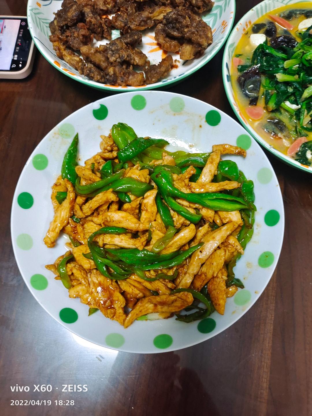 巨好吃的青椒炒鸡胸肉丝，超下饭