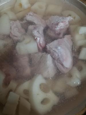 排骨炖绿豆藕汤的做法 步骤1