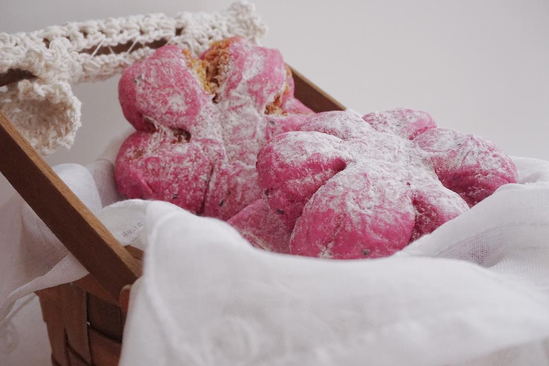 💕少女心biu biu biu 💕 肉松馅的火龙果面包