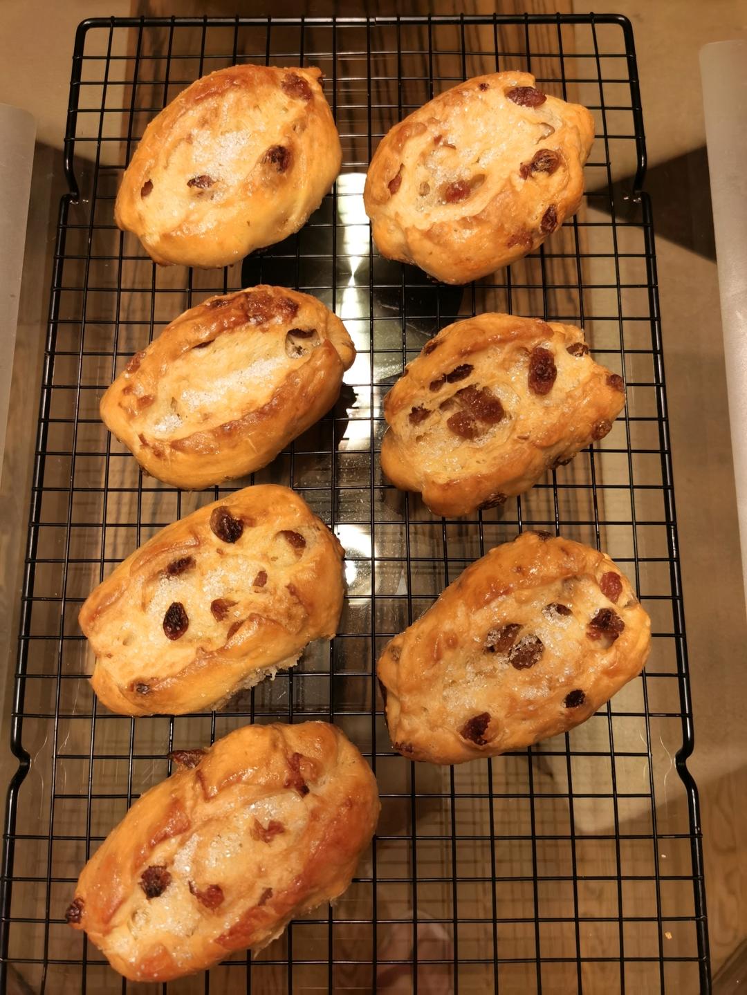 奶香松软的葡萄干面包｜有手就会