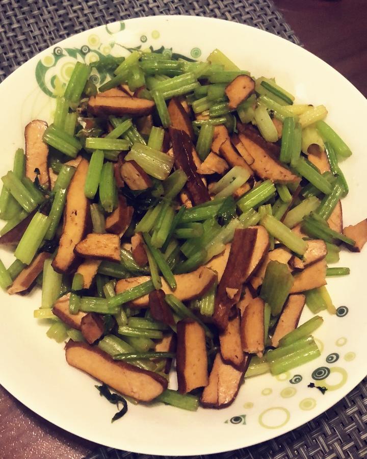 芹菜炒香干