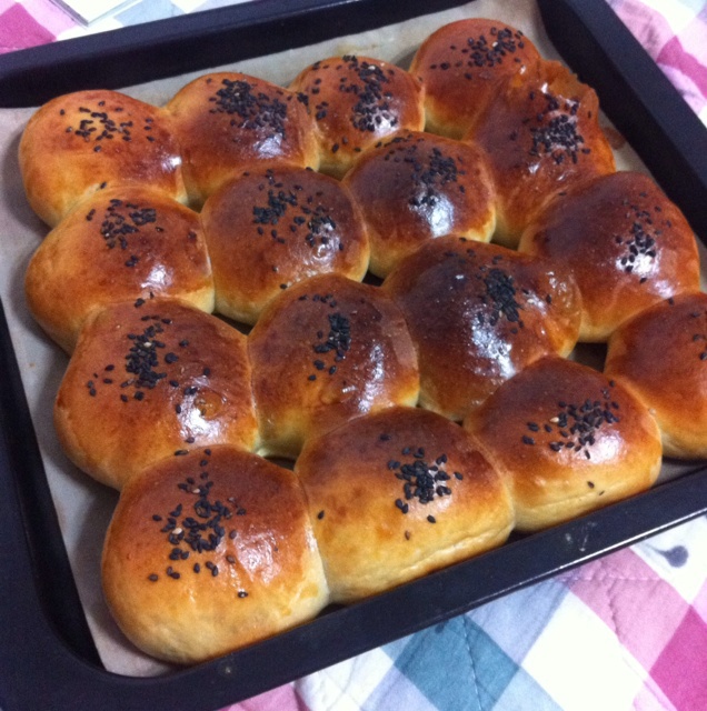 大人小孩都爱不释口的【蜂蜜牛奶小餐包】