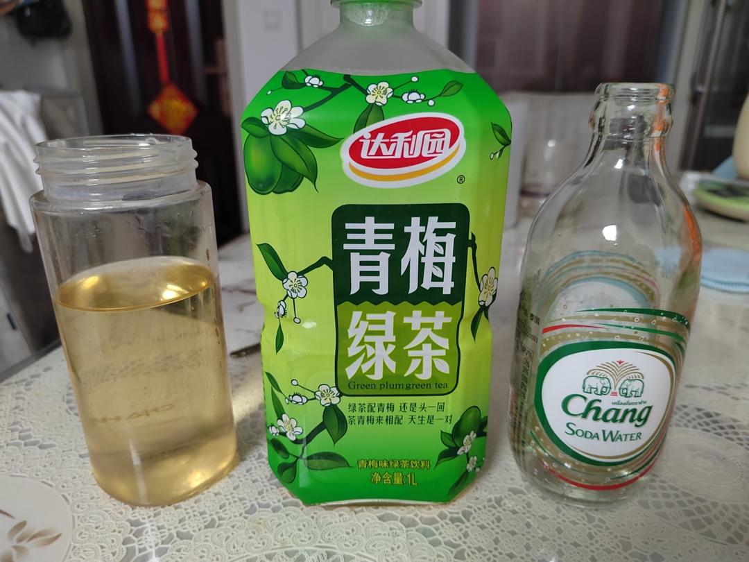 青梅绿茶气泡水