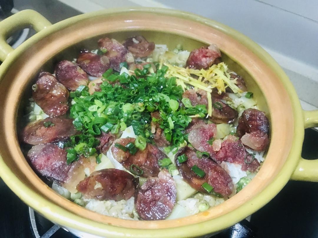 腊味煲仔饭，20分钟饭菜同出
