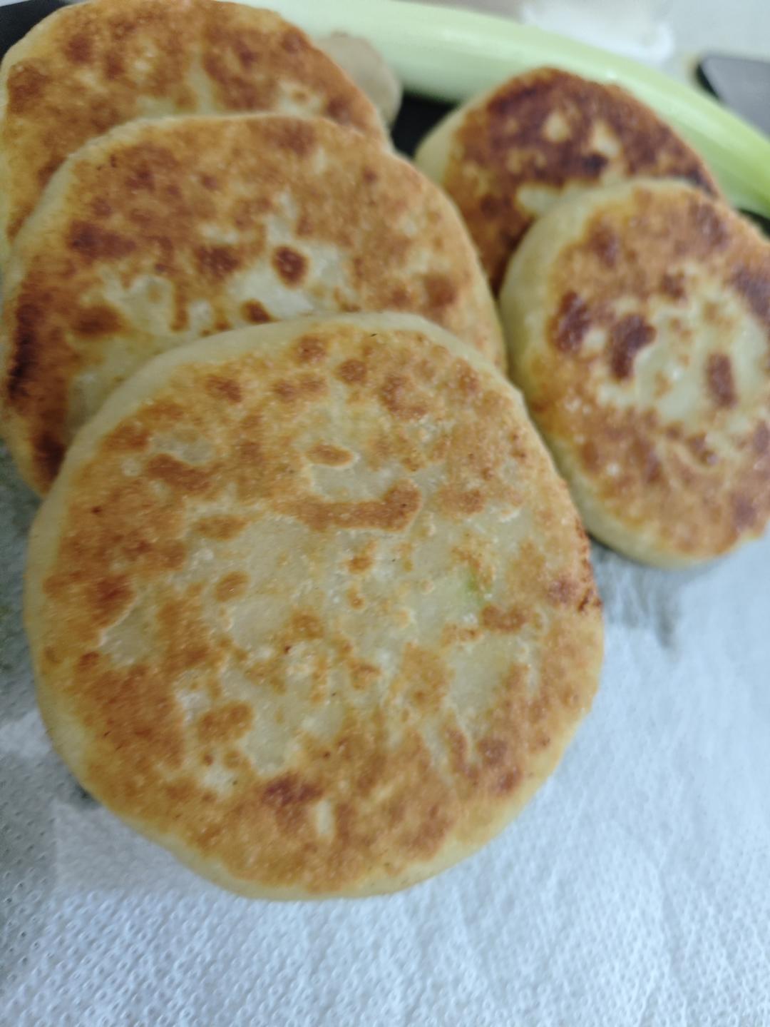 东北酸菜猪肉馅饼