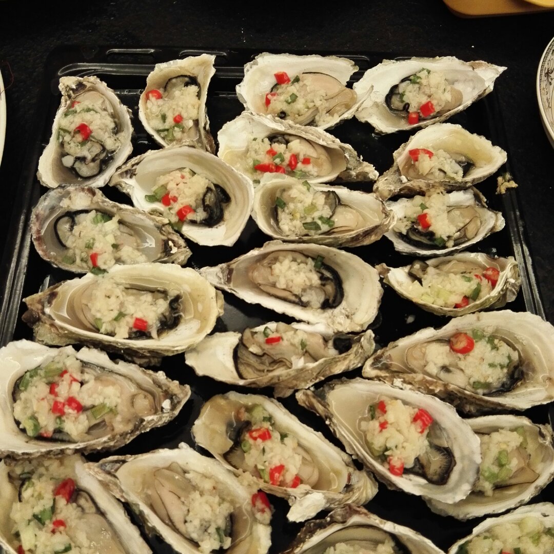 烤生蚝 生蚝好吃关键是蒜茸做得好