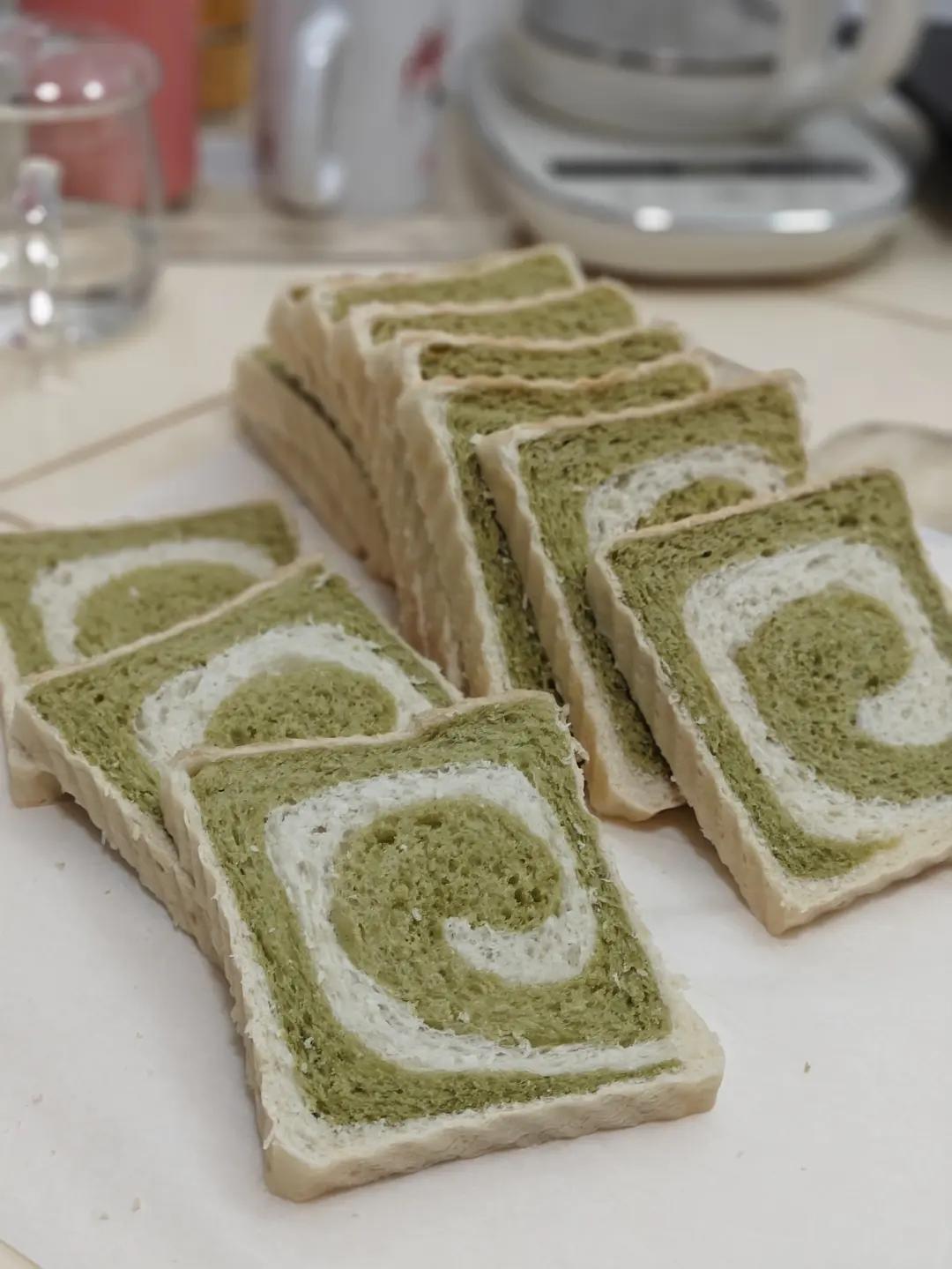清香柔软的抹茶红豆吐司
