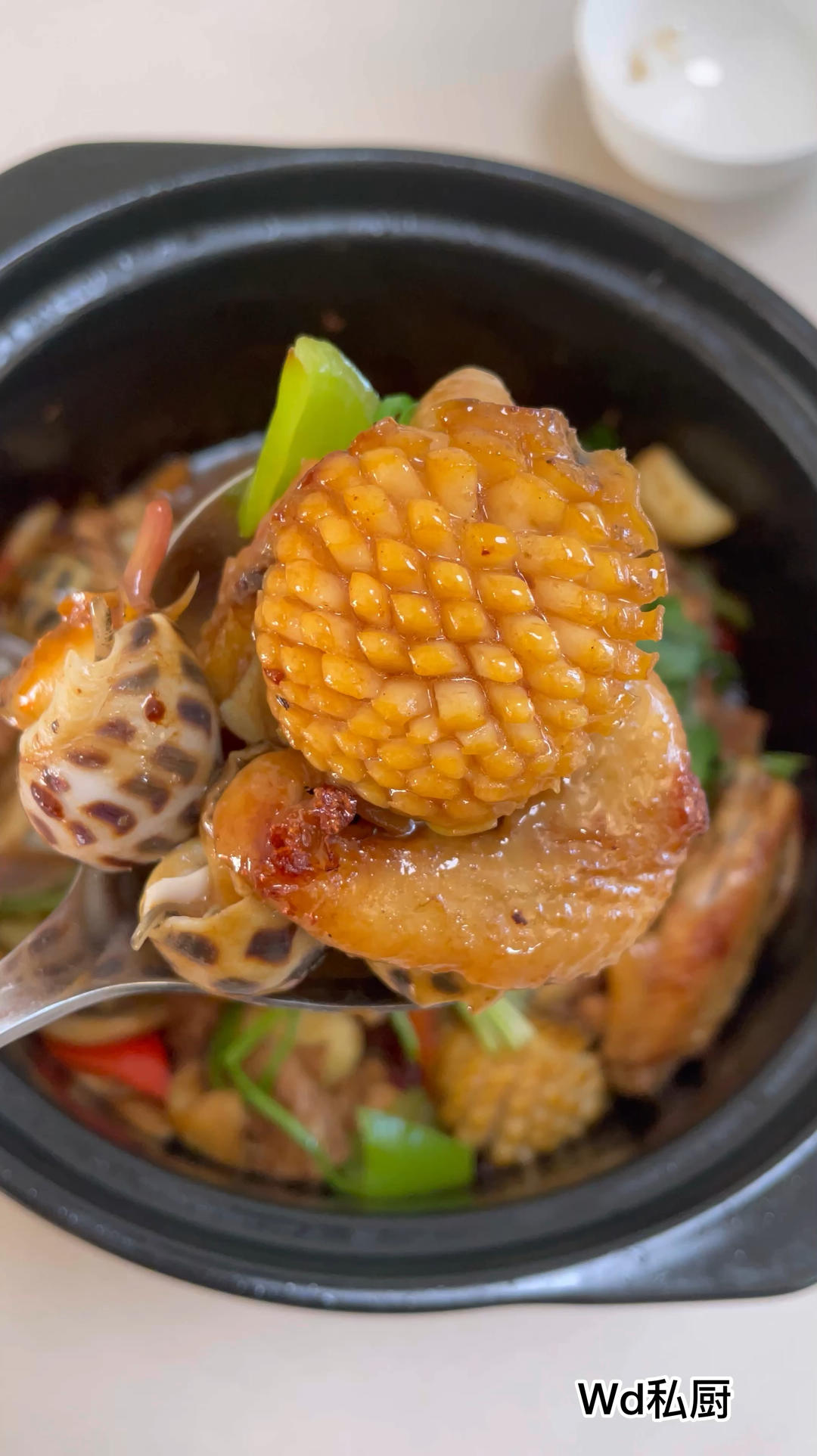 喜庆年味快手包罗万有：鲍鱼花螺鸡煲