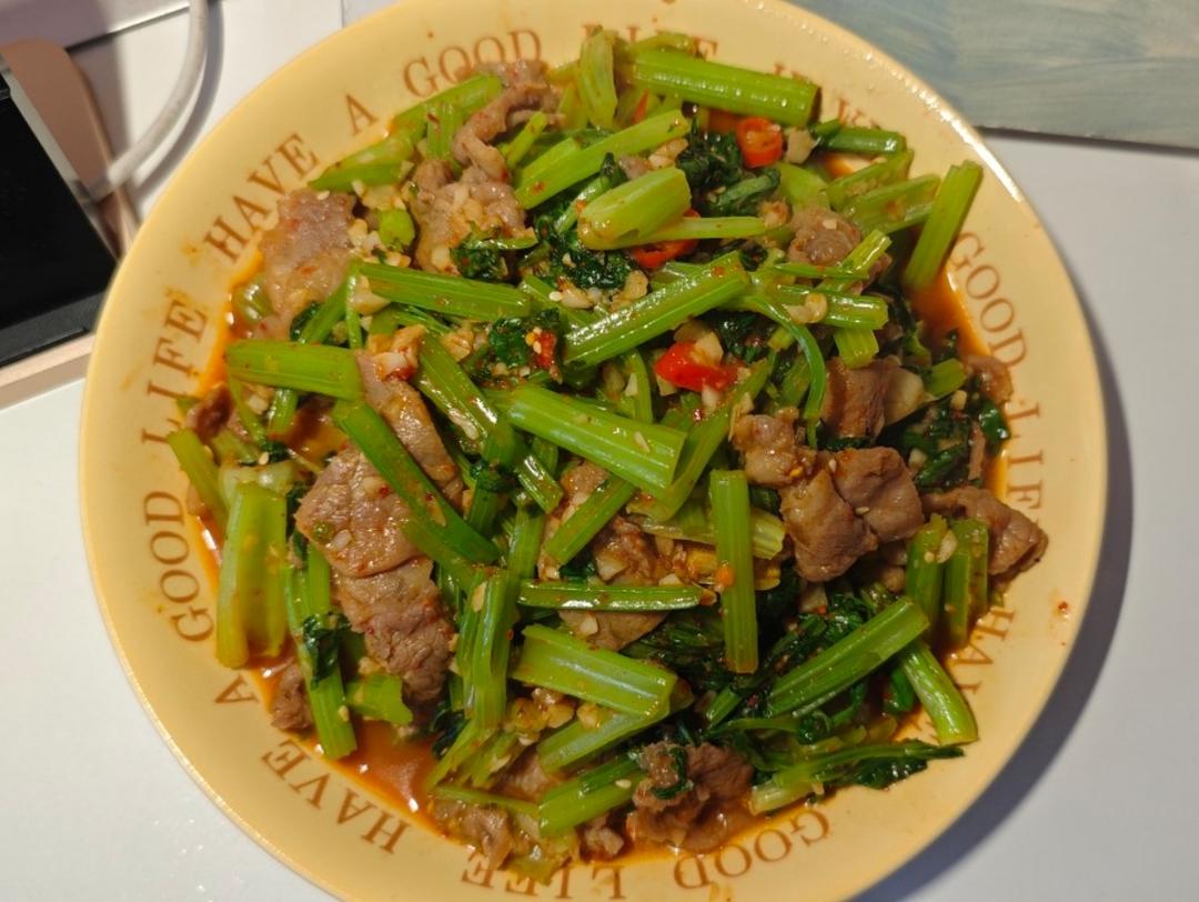 下饭神器又来了，试试这道芹菜炒牛肉！！