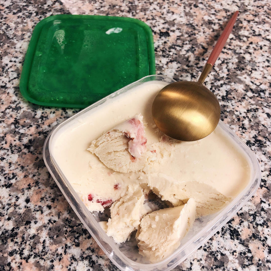 消灭罐装奶油 草莓冰淇淋（⚠️蛋黄是熟的）