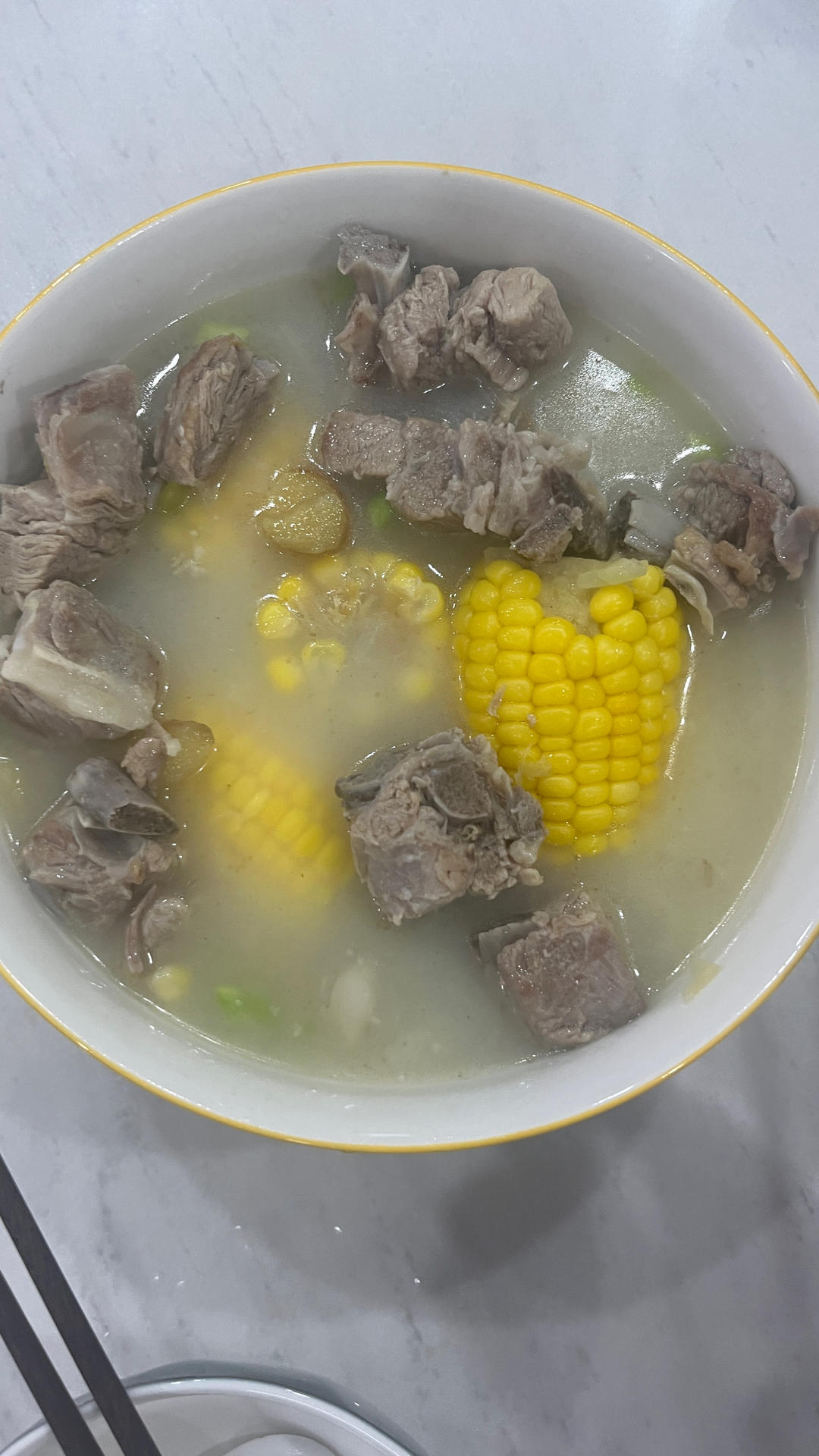 教你炖出来奶白色的排骨汤，香甜可口
