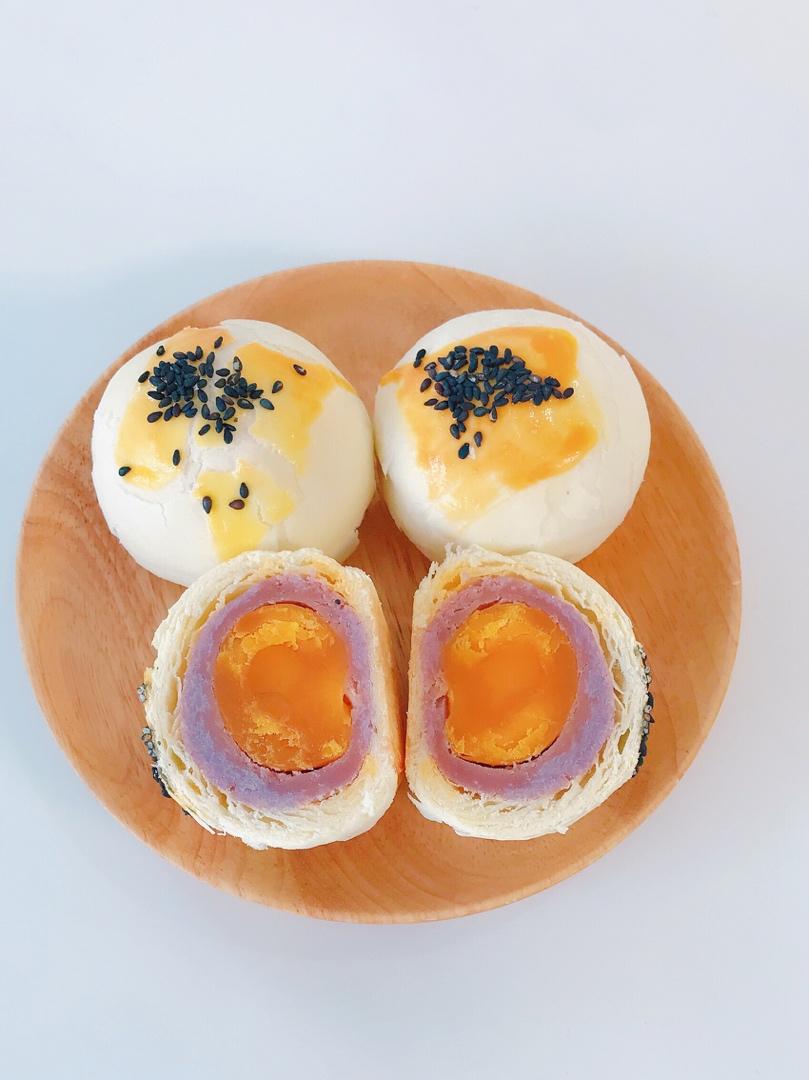 蛋黄酥 Danhuangsu