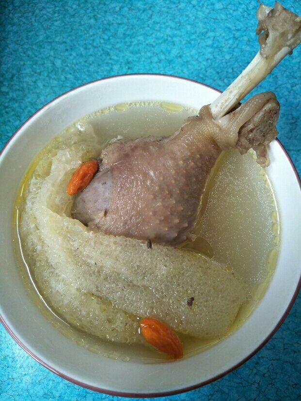 小黄鱼的青春做的竹荪老鸭汤