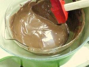 只要2个材料♡浓醇巧克力蛋糕的做法 步骤3