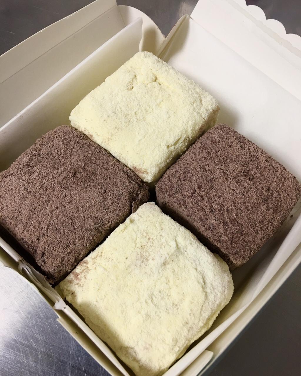 叮叮烘焙店做的黑白小方蛋糕