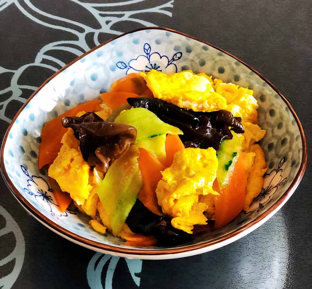 souvana做的胡萝卜木耳炒蛋