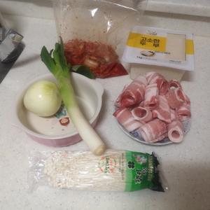 超简单的韩国泡菜汤的做法 步骤1