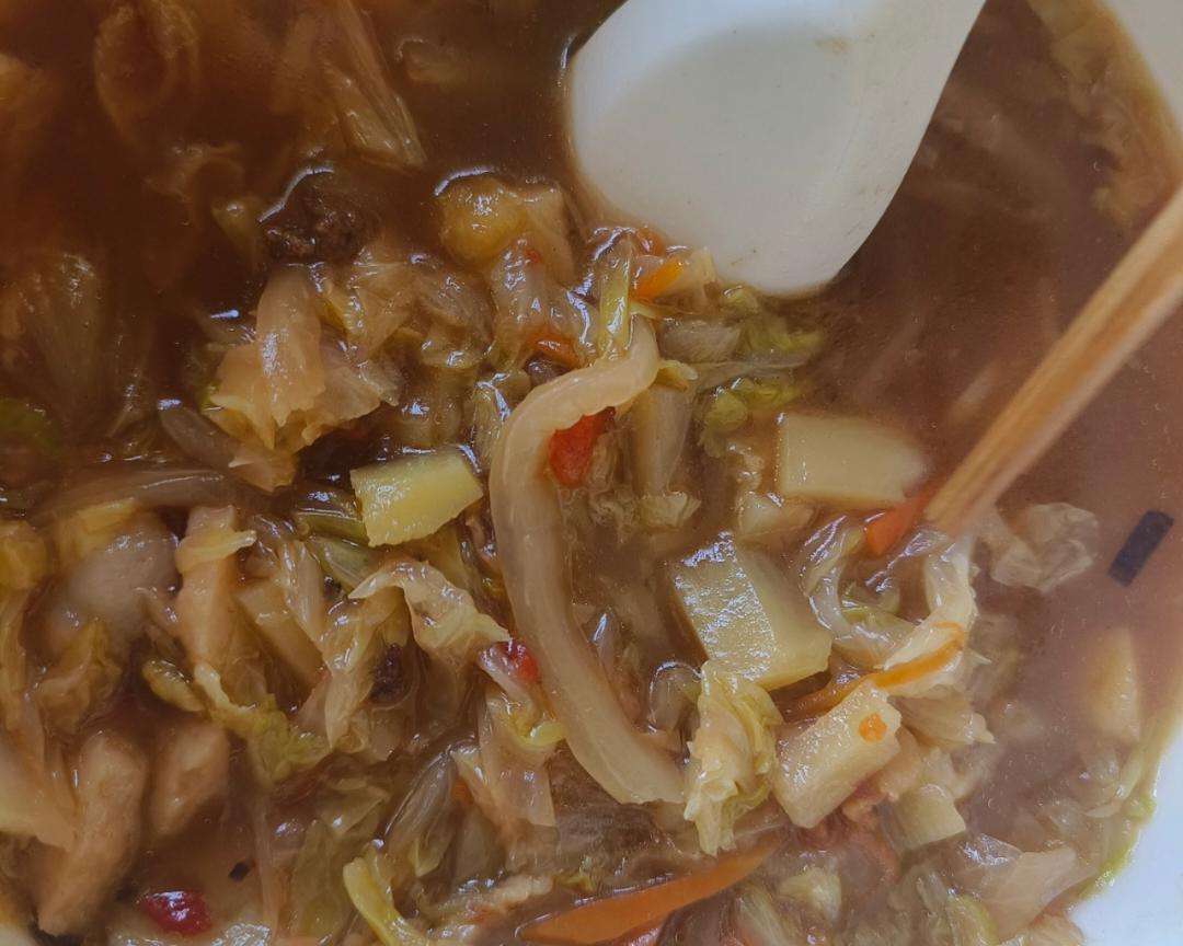 白菜炖土豆汤