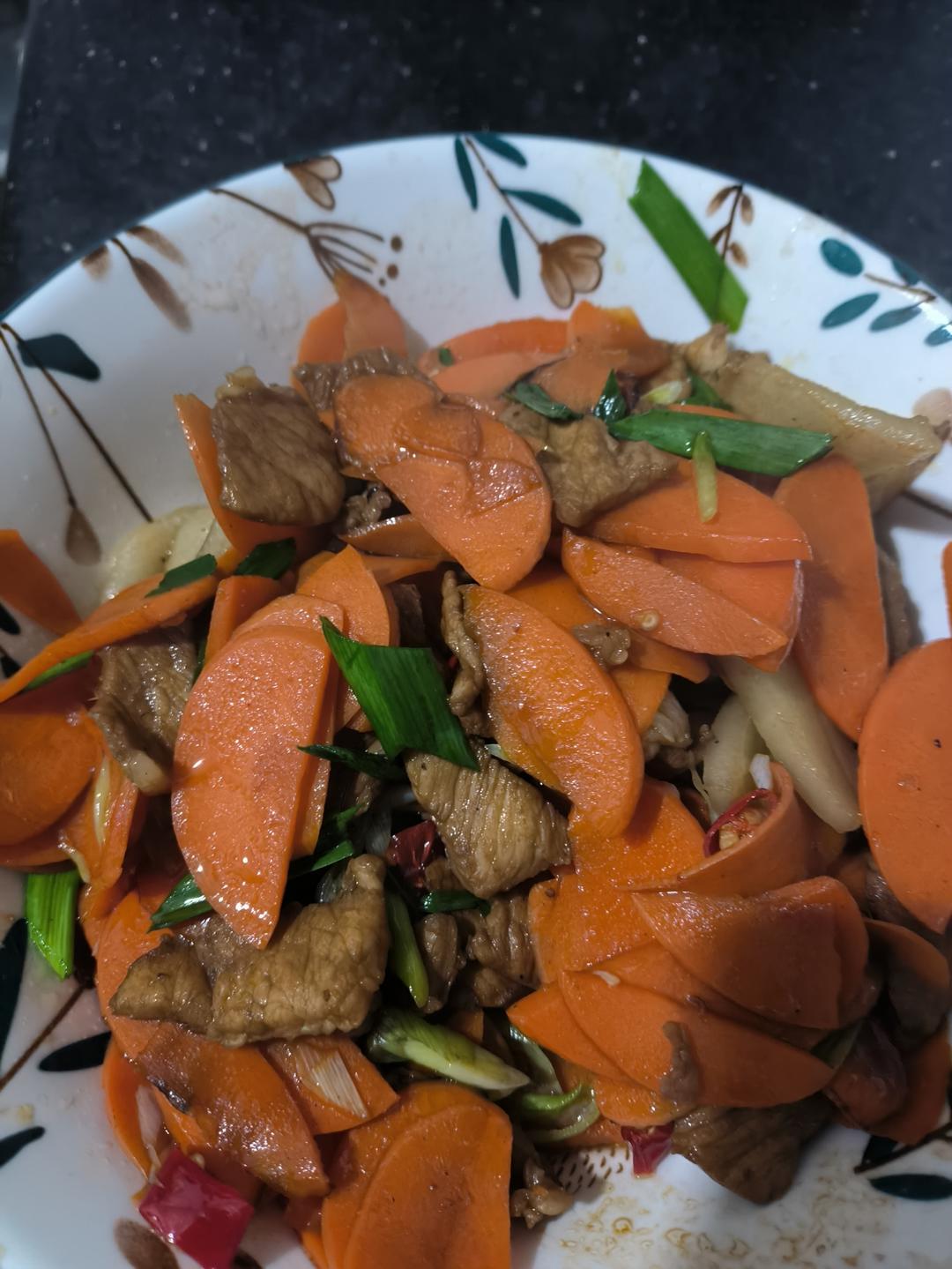 红萝卜炒肉