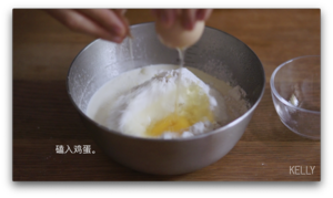 零基础手揉出膜面包房蜂蜜奶油卷全攻略/阿猪烘焙视频的做法 步骤10